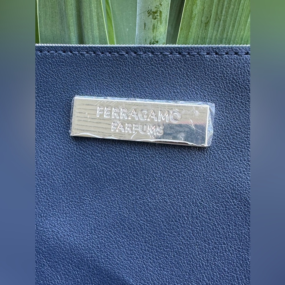 Ferragamo x Air India Navy blue cosmetic travel toiletry case NWOT - Picture 2 of 8